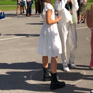 Vit sommarklänning - Jättefin klänning, använd endast en gång och i jättefint skick 