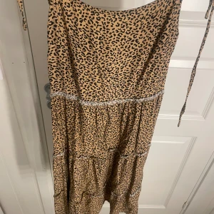 leopard klänning - leopardklänning