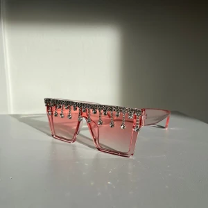 Solglasögon med bling  - Diamanter som gardin 