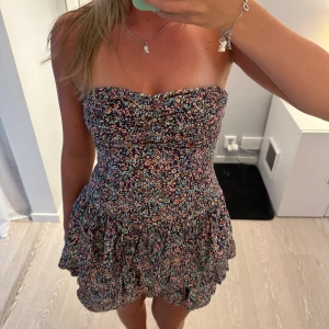 Kort volangklänning - Finaste klänningen från tally weijl som tyvärr är för liten💞💞