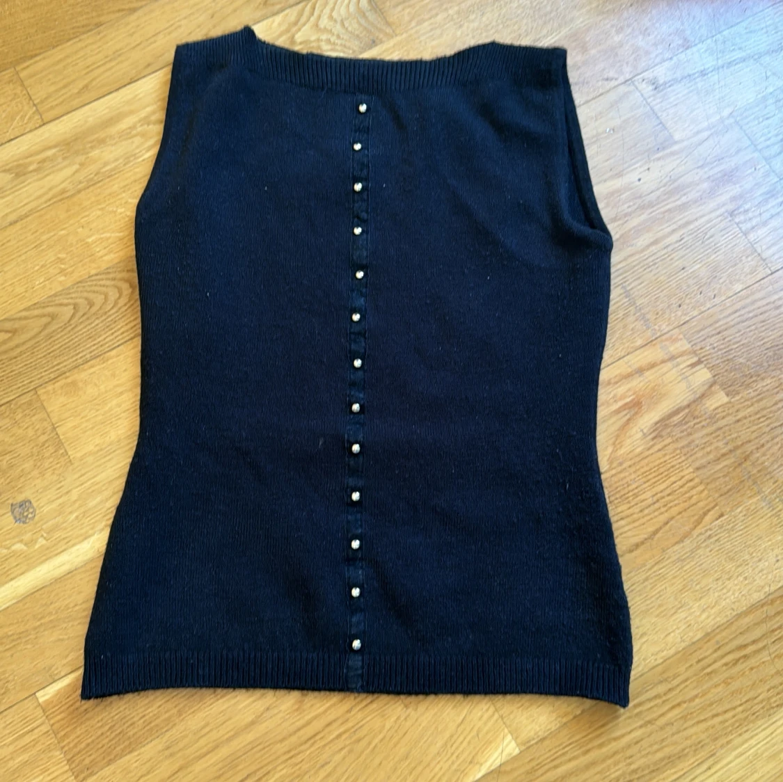 Stickad topp med båtringning - 90