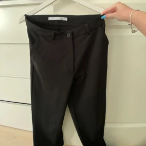 Lågmidjade kostymbyxor från lager157!! - Säljer dessa fina kostymbyxor från lager157 säljer därav då jag inte tyckte dom passade mig riktigt!💓 säljer för 130kr strl: xs 