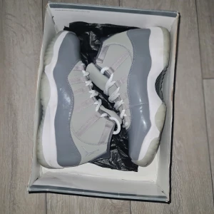 Jordan 11 cool grey  - Ny skick storlek 43 använda 3 gånger 
