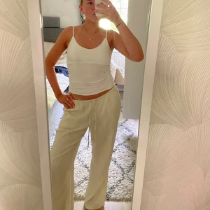 Linnebyxor - Lowwaist linnebyxor från HM som är slutsålda k nästan alla storlekar. Nyskick, storlek M🌟