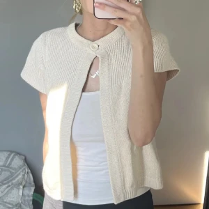 Kortärmad kofta - Så fin, glittrig 