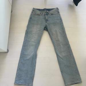 Superfina ljusblåa lågmidjade jeans från weekday❤️‍🔥