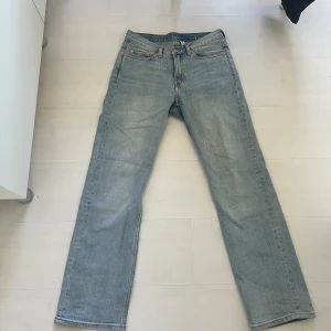 Lågmidjade jeans  - Superfina ljusblåa lågmidjade jeans från weekday❤️‍🔥