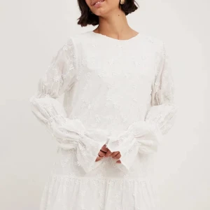 Nakd klänning! - Säljer denna fina klänning som är helt slutsåld. Väldigt poppis och funkar bäst ju till sommaren! 