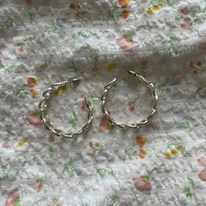 Örhängen  - Så söta örhängen som inte kommer till användning 