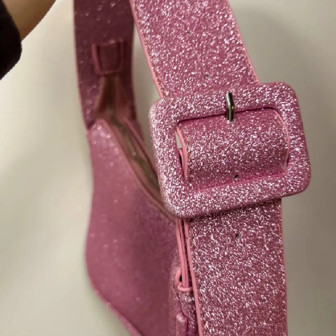 Rosa glitter väska - 90