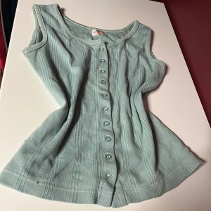 Vintage turkos linne - Jättegulligt turkos linne, ”juliette casual”.  Pris kan diskuteras, meddela för fler bilder eller om du har frågor. 