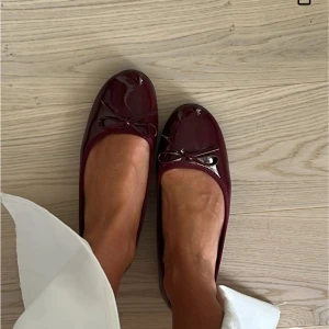 Ballerinaskor - Säljer dessa helt oanvända i storlek 38