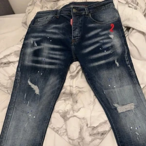 Dsquared2 jeans - Dsquared2 jeans för stora på mig 