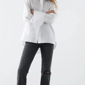 Gina jeans - Full lenght jeans från Gina i storlek 32. Super fina och bra skick, säljer pga av att de inte längre passar! Passar även Xs. 90kr + frakt 