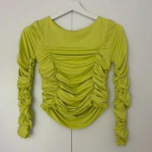 Limefärgad festtopp - Festtopp från topshop. Aldrig använd 💚
