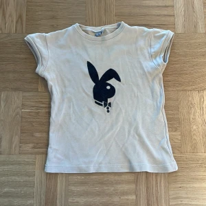 T-shirt  - T-shirt med Playboy tryck