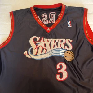 NBA JERSEY PHILADELPHIA 76ERS ALLEN IVERSON - Basket jersey (original price 1200kr)