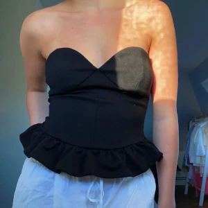 Tubtopp - Säljer denna supersöta tubtoppen från Object. Jättebra skick!