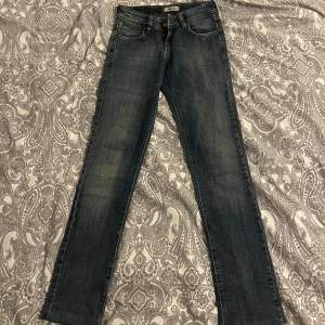 Lågmidjade vintage Levis jeans 