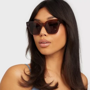 Chimi 005 coco - Chimi eyewear i fint skick, fodral och oanvänd duk med följer. Färg: brun.