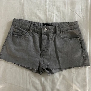 Jeans shorts - Helt oanvända low waist jeans shorts från lager 157💞 Jättefina, säljer då de inte kommer till användning💞