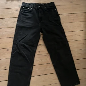 Weekday Galaxy Jeans - Säljer dessa jeans då de inte är min stil Det är Galaxy Jeans 28/32