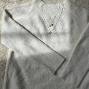 Tröja - Säljer denna ull tröja💕 köpt från Plick men säljer pågrundav att jag inte använder den💗