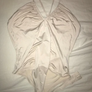 Rosa bodysuit  - Helt ny. Prövat på en gång. G-string, material: polyester och elastane