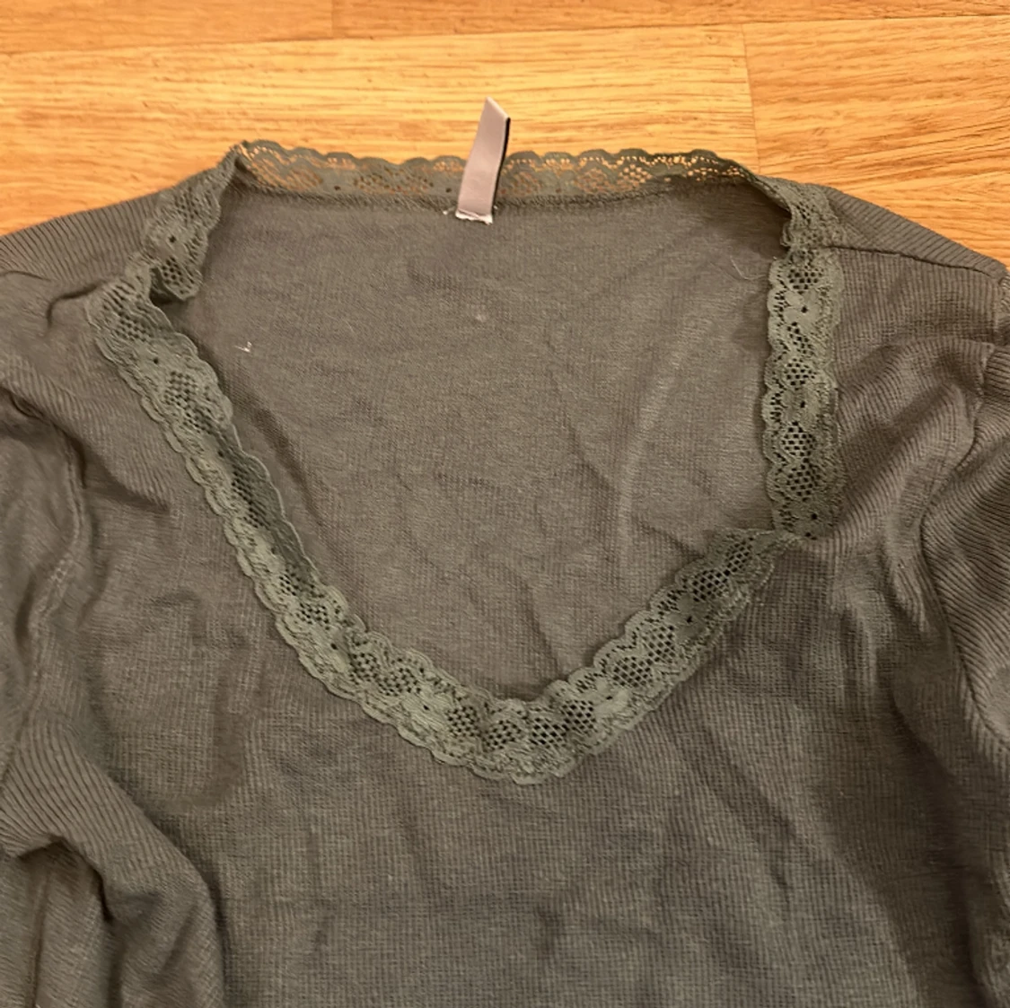 Tröja med spets kant - 90