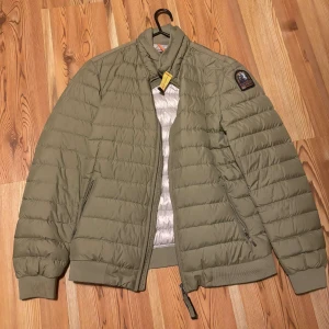 Parajumpers Dunjacka - Säljer en Parajumpers dunjacka i nyskick. 