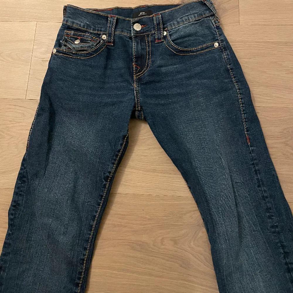 True religion jeans som bara är använda en gång. Nypris 2500kr.. Jeans & Byxor.