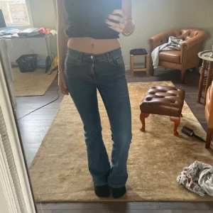 Low waist jeans  - Low waist bootcut jeans! Från Gina 