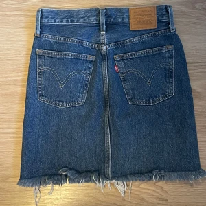 Levis jeanskjol - Fint skick! Storlek 36, kan mätas vid intresse