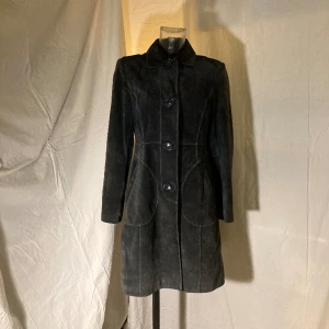 Suedejacka - Suedejacka i svart, storlek S. I fint skick! 