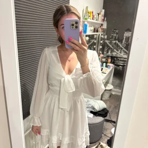 Klänning  - Super fin klänning som passar perfekt till studenten🥰