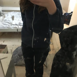 Flisjacka  - Stl 150,marin blå fluffig och varm på våren/hösten oanvänd 💗