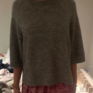 Other stories tröja - Säljer denna super populära Other stories tröja i 3/4 ärm, knappt använd!🎀