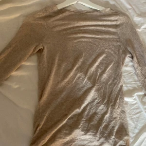 Intimissimi tröja  - Den klassiska see-trough toppen från intimissimi i beiges / rosa-aktig färg. Endast använd ett fåtal gånger och sitter så fint!!💕