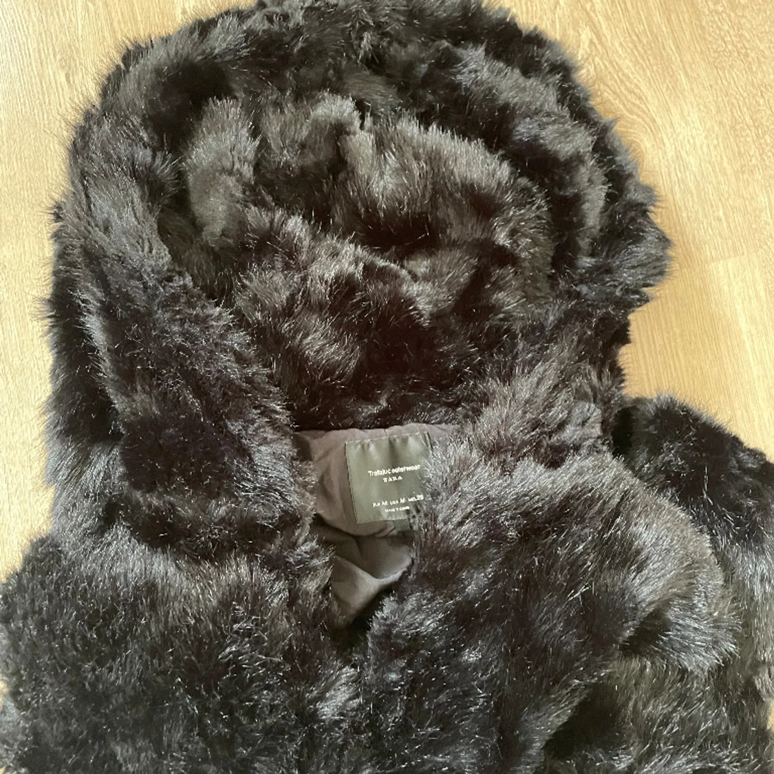 Svart fuskpäls jacka från Zara  - 90