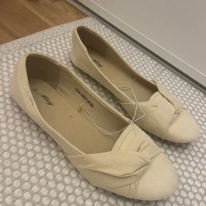 Gula ballerina skor  - Oanvända 