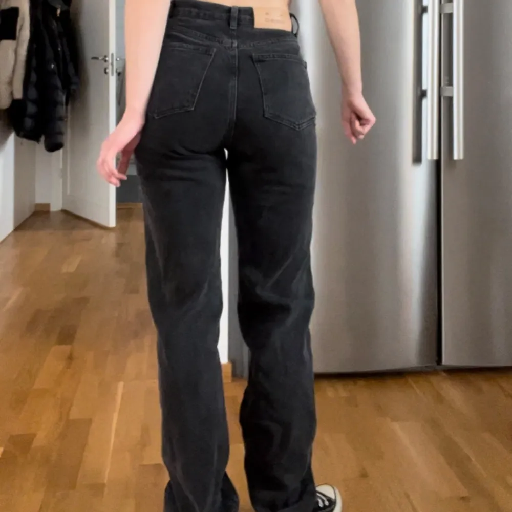 Knappt använda. Strl Xs men är både hyfsat stora och långa för storleken. . Jeans & Byxor.