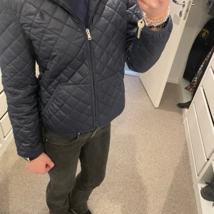 Ralph lauren jacka  - Jättefin och bra skick!💌  Inga defekter!💌  Säljer pga för kort i ärmarna!💌  Passar Xs!💌