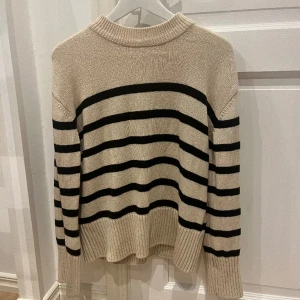 stickad randig tröja  - säljer min skit snygga tröja från gina tricot❣️