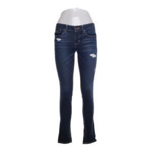 Lågmidjade jeans - Jättefina Lågmidjade jeans köpa på sellpy! Fick precis hem så har aldrig använt❤️