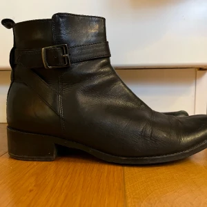 Boots läder - Storlek 41. Bra skick (se bild) 