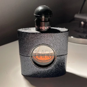 Black opium 50ml - Hälften kvar alltså 25ml💕