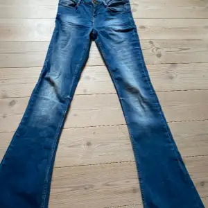 Skit snygga jeans som jag säljer pga att dom är för små! 