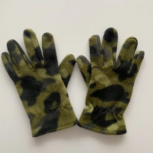 Bape 2005 Vantar vintage - Bape vantar i fint skick, endast använda 2 gånger!