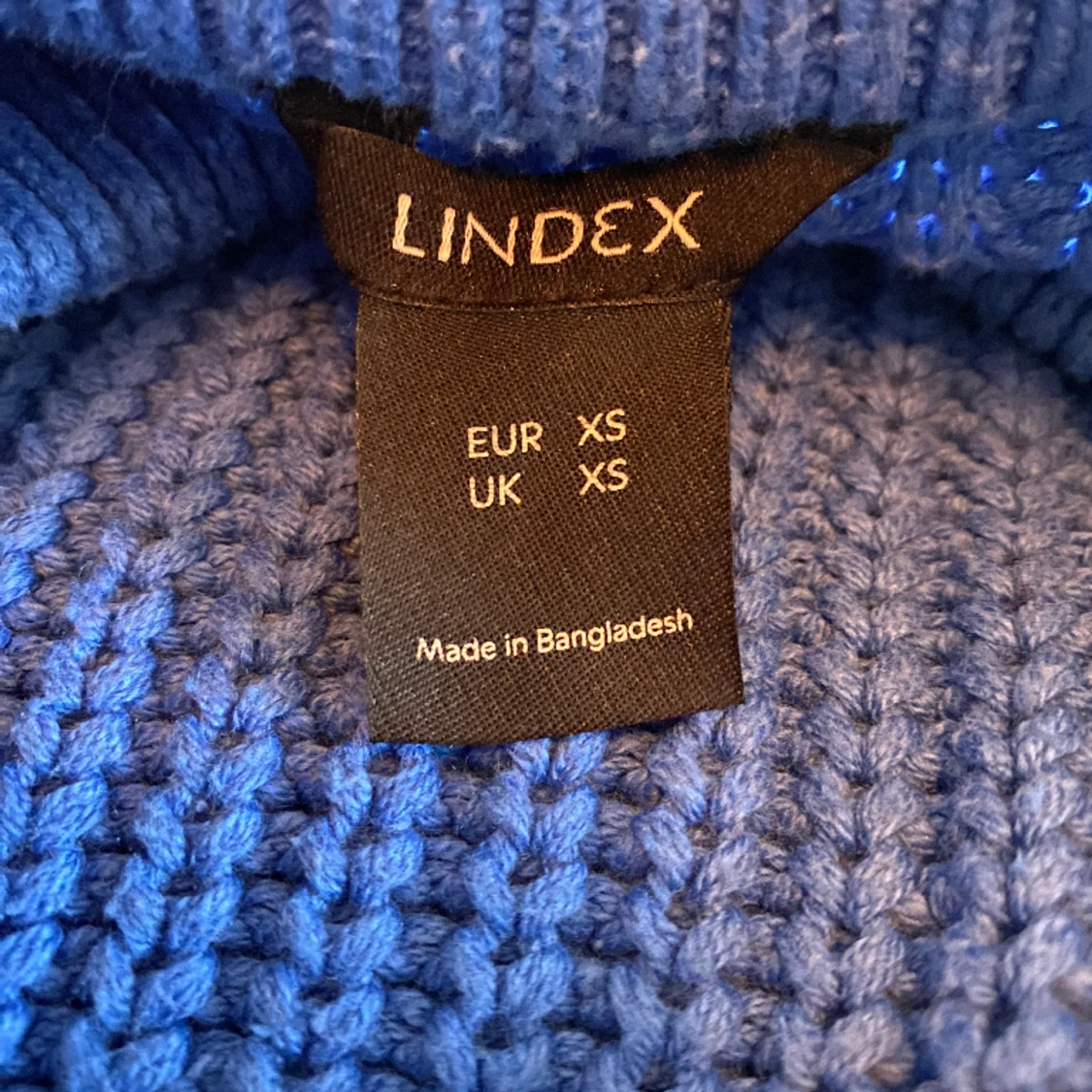 Ribbstickad blå tröja - 91