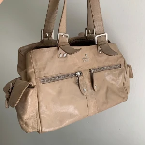 Vintage adax väska - Jättefin väska från adax i äkta läder🌸tecken på användning därav det låga priset🥰